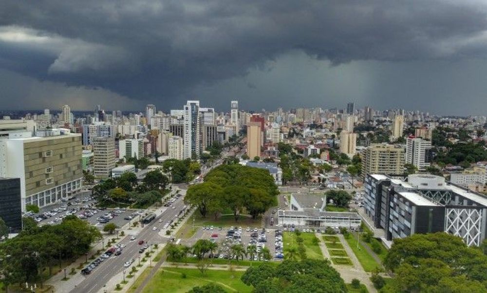 Semana de chuva terá temperaturas mais amenas no Paraná, prevê Simepar