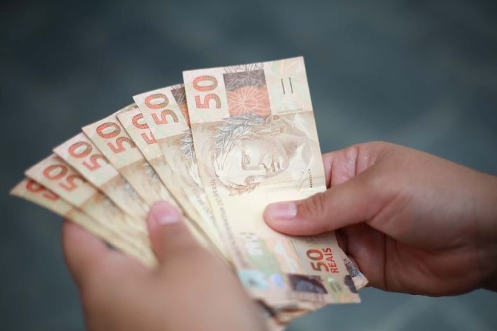 Prazo para sacar abono salarial acaba nesta segunda (29)
