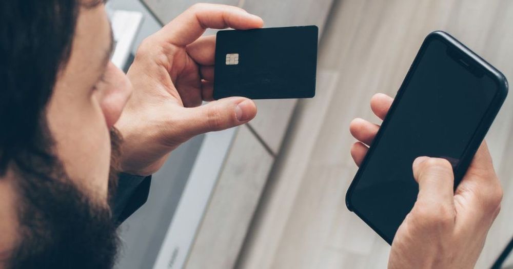 Homem cai em golpe ao pagar falso IPVA pela internet em Rio Azul