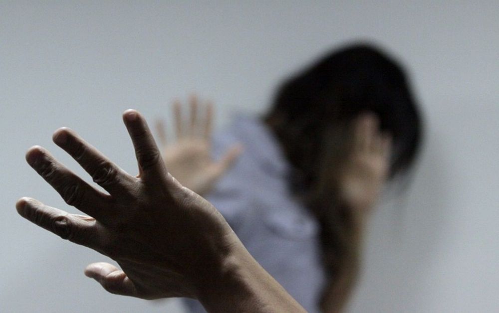 Mulher é brutalmente agredida e ameaçada com motosserra e arma em Guarapuava; agressor está foragido