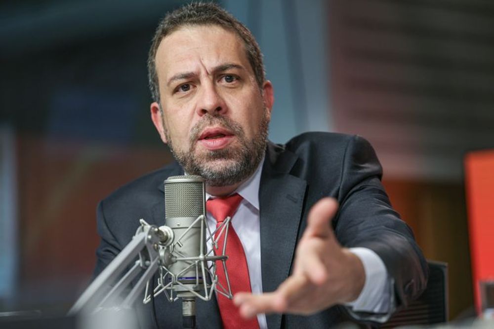Fim da escala 6x1 terá transição para micro e pequenas empresas