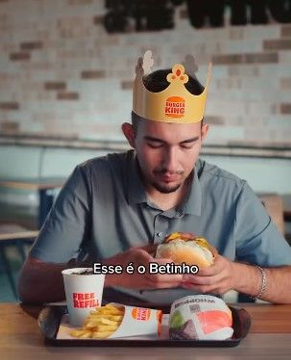 Jovem que foi abandonado no Pico Paraná vira garoto propaganda do Burger King